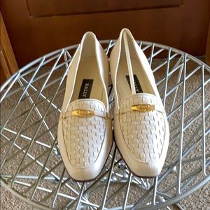Vintage Bally leather Vanessa loafer in bone beige